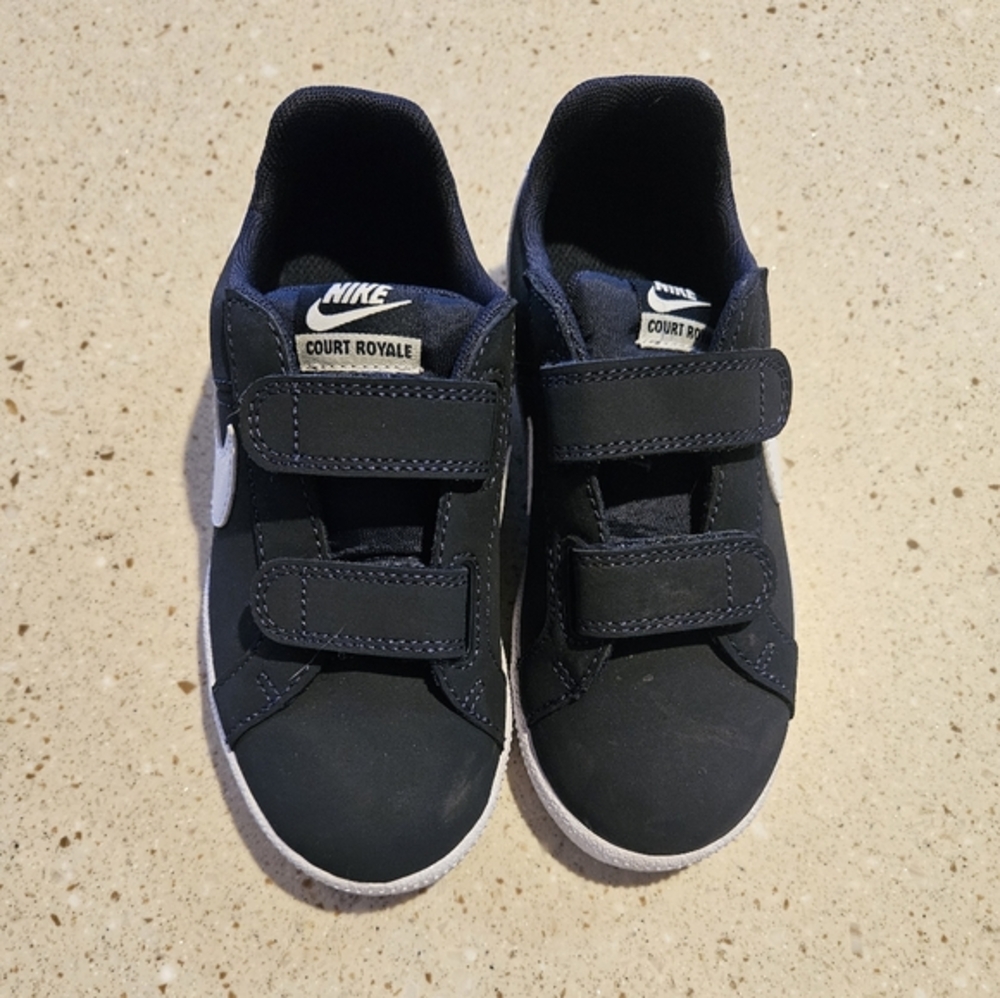 NIKE Court Royale boys 11c